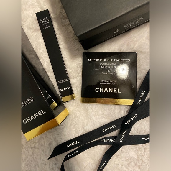 New Authentic Chanel Collection of 3 Essential Brushes, Compact, & Nail File. - Picture 4 of 7